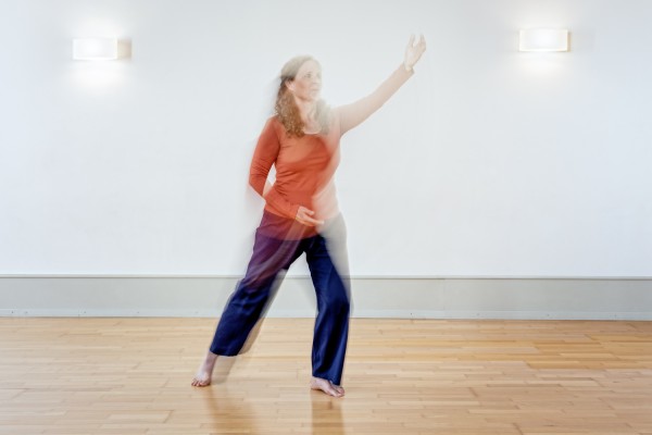 Businessfotografie zeigt Tai-Ji Gi-Gong mit Bewegungsunschärfe fotografiert.