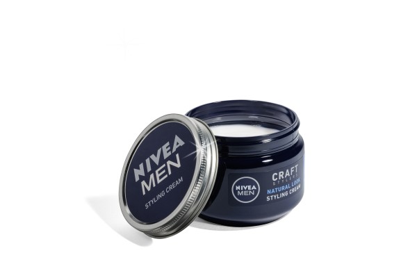 Packshot-Fotografie einer Nivea Kosmetika.